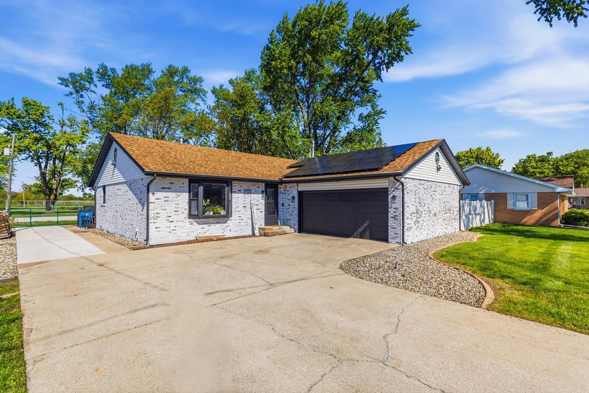 101 N Bergman Drive, Thomasboro, IL 61878