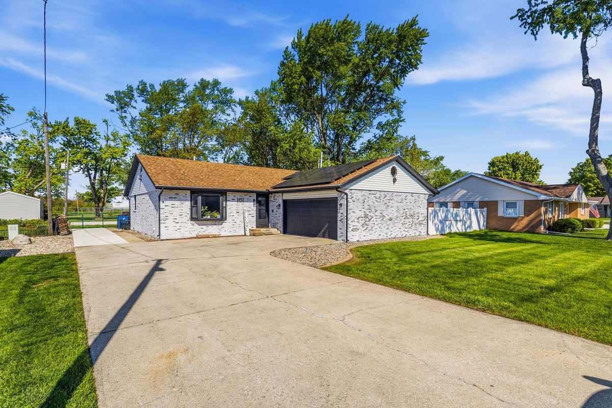 101 Bergman Drive, Thomasboro, IL 61878