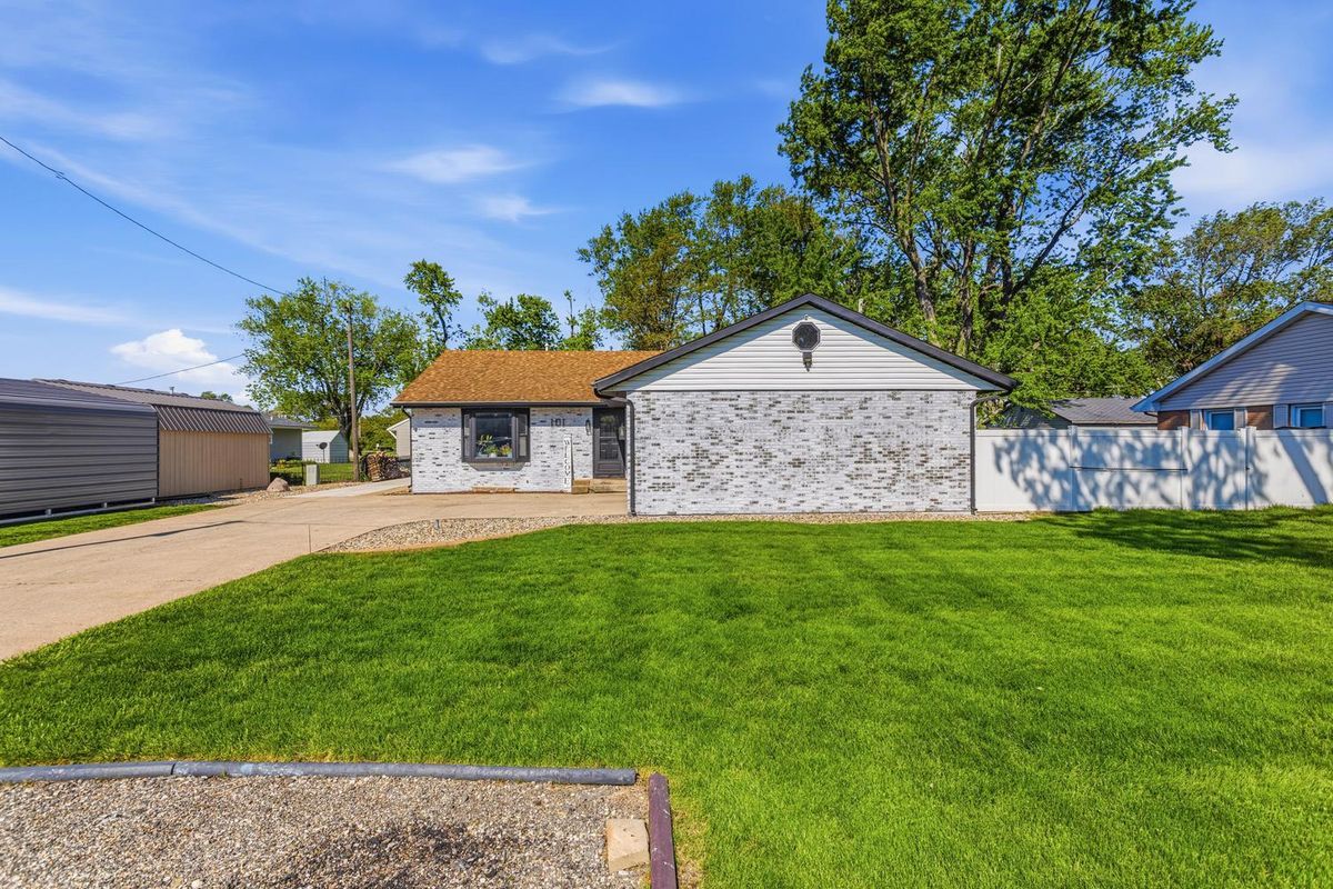 101 N Bergman Drive, Thomasboro, IL 61878