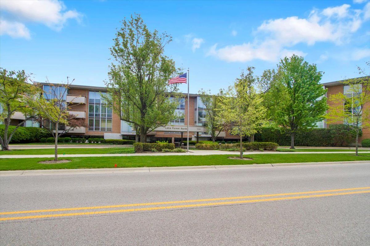 1301 Western Avenue, Lake Forest, IL 60045