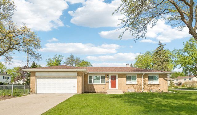 866 Clark Lane — Des Plaines, IL 60016