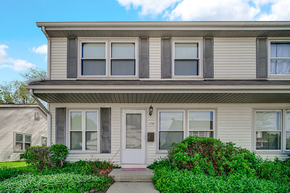 1793 Queensbury Circle, Hoffman Estates, IL 60169