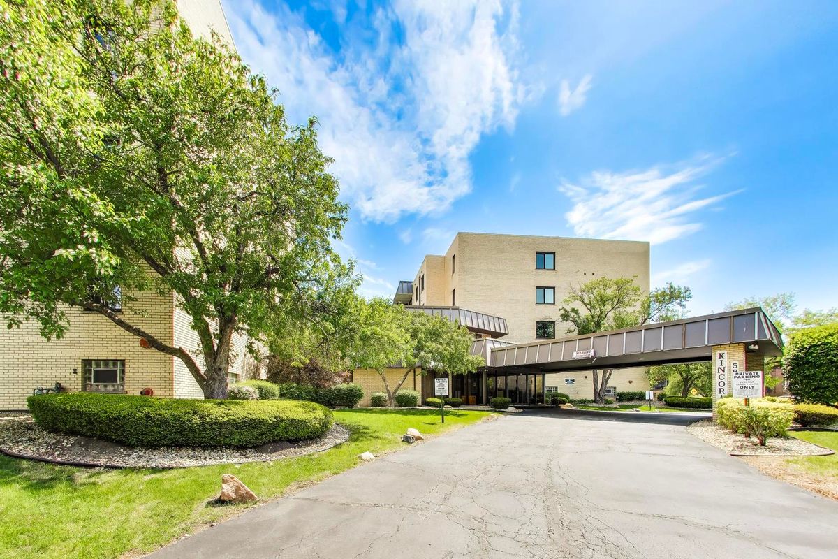 5840 104th Street, Oak Lawn, IL 60453