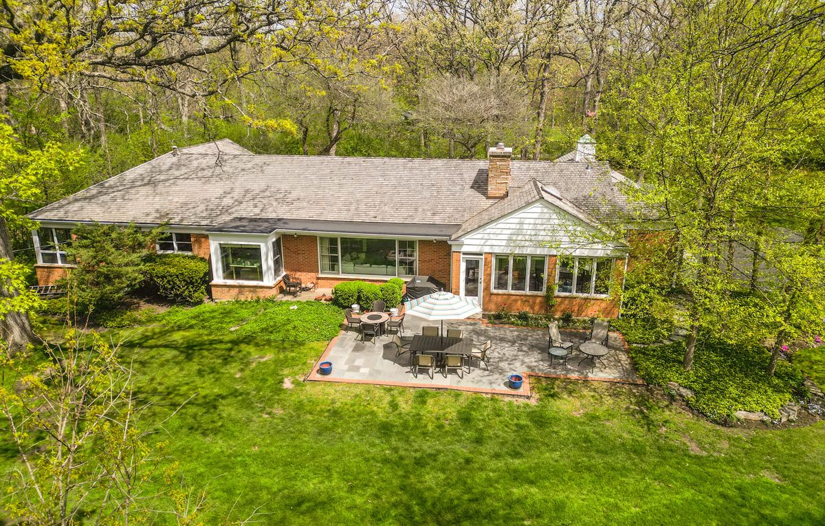 880 Hiawatha Lane, Riverwoods, IL 60015