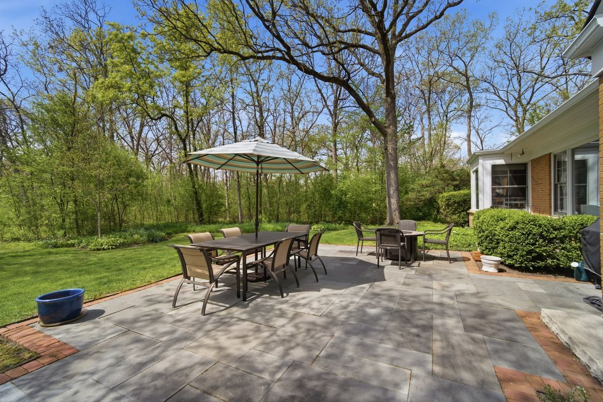 880 Hiawatha Lane, Riverwoods, IL 60015