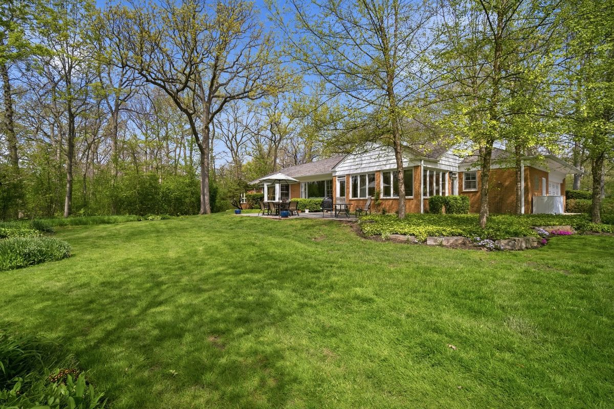 880 Hiawatha Lane, Riverwoods, IL 60015