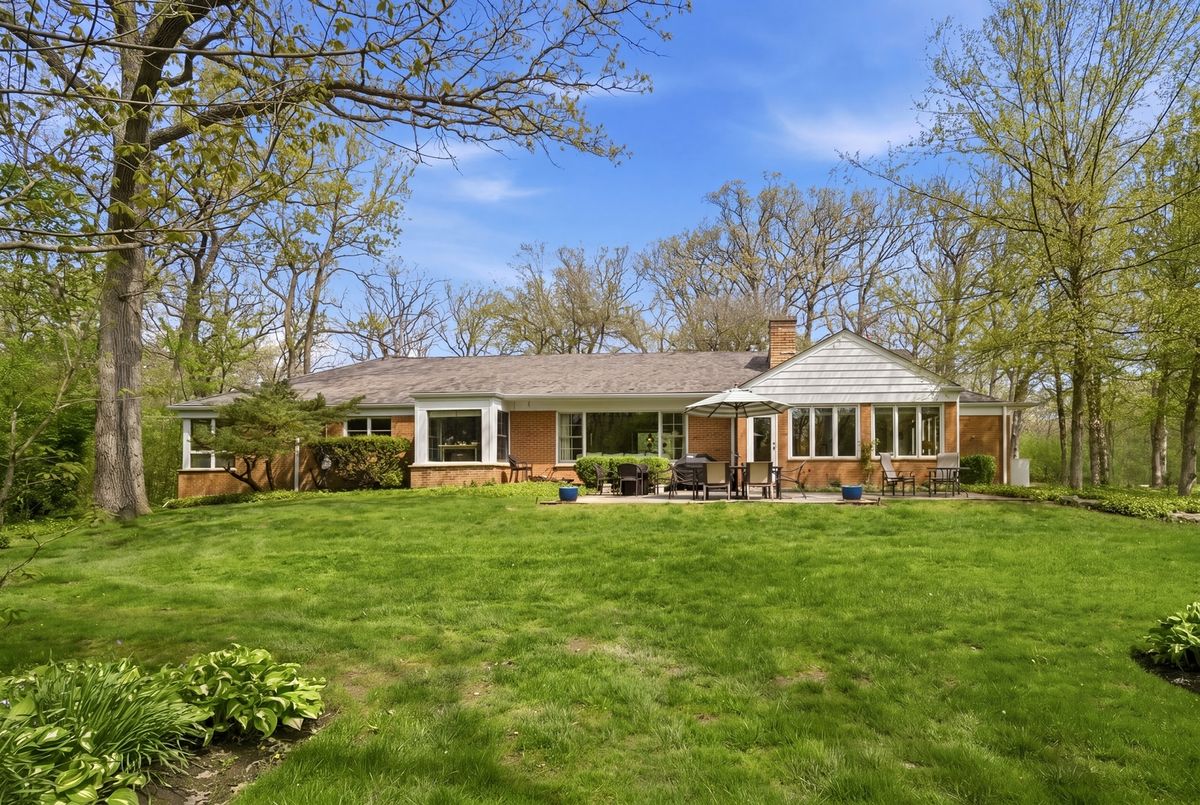 880 Hiawatha Lane, Riverwoods, IL 60015