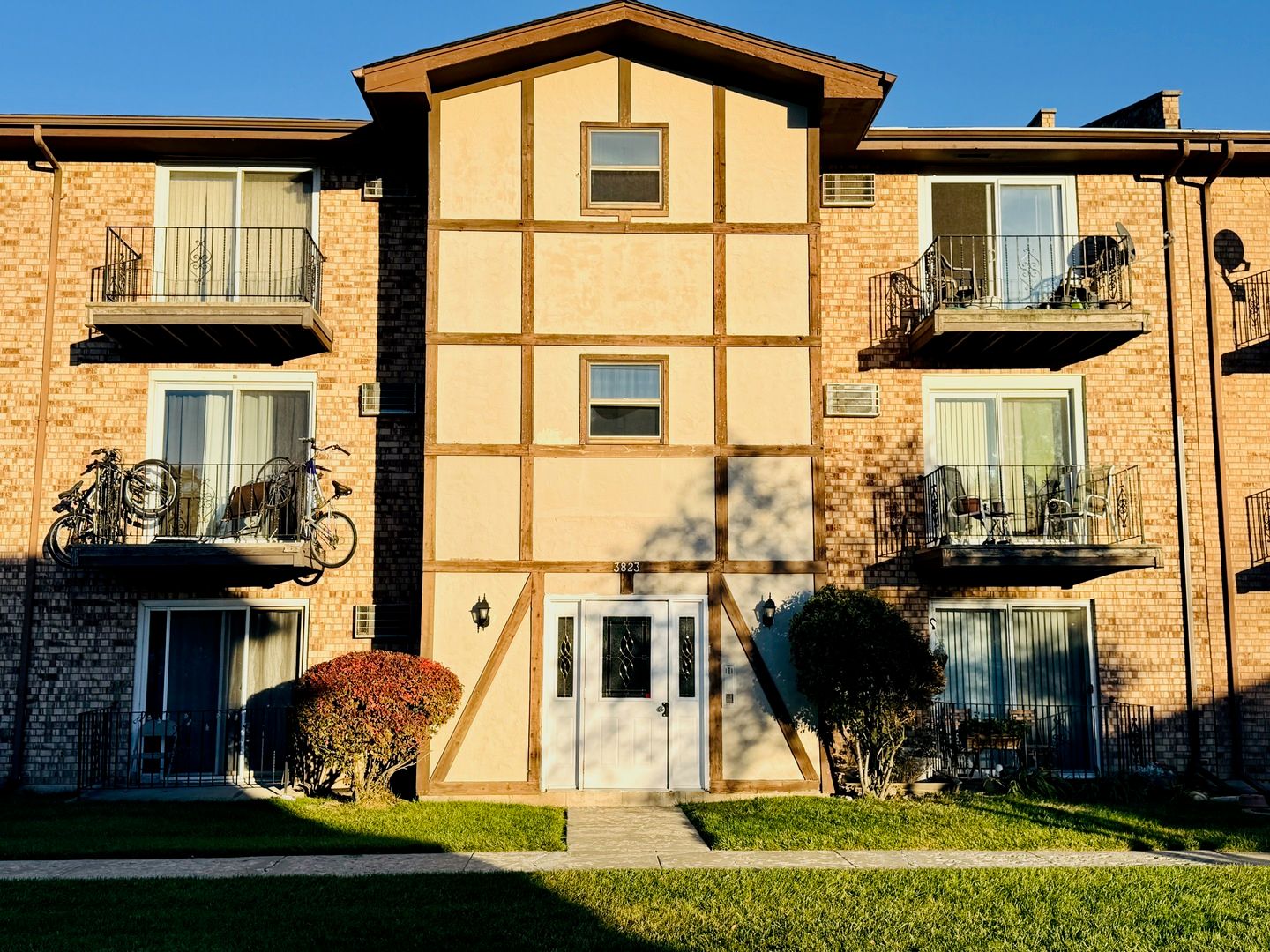 3823 W 123rd Street #302 — Alsip, IL 60803