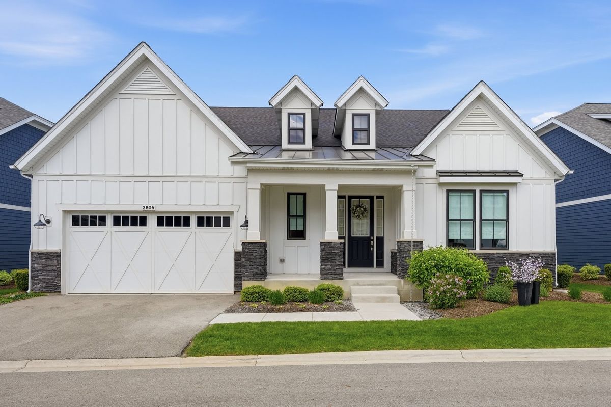 2806 Parkside Circle, Glenview, IL 60026