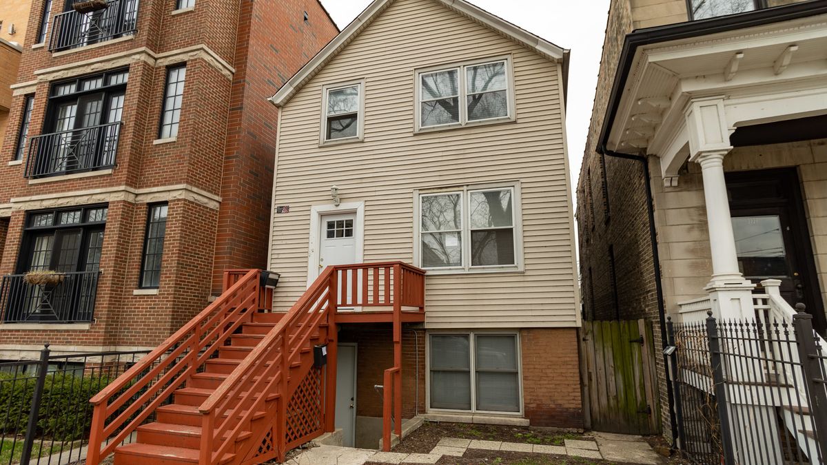 3729 Clifton Avenue, Chicago, IL 60613