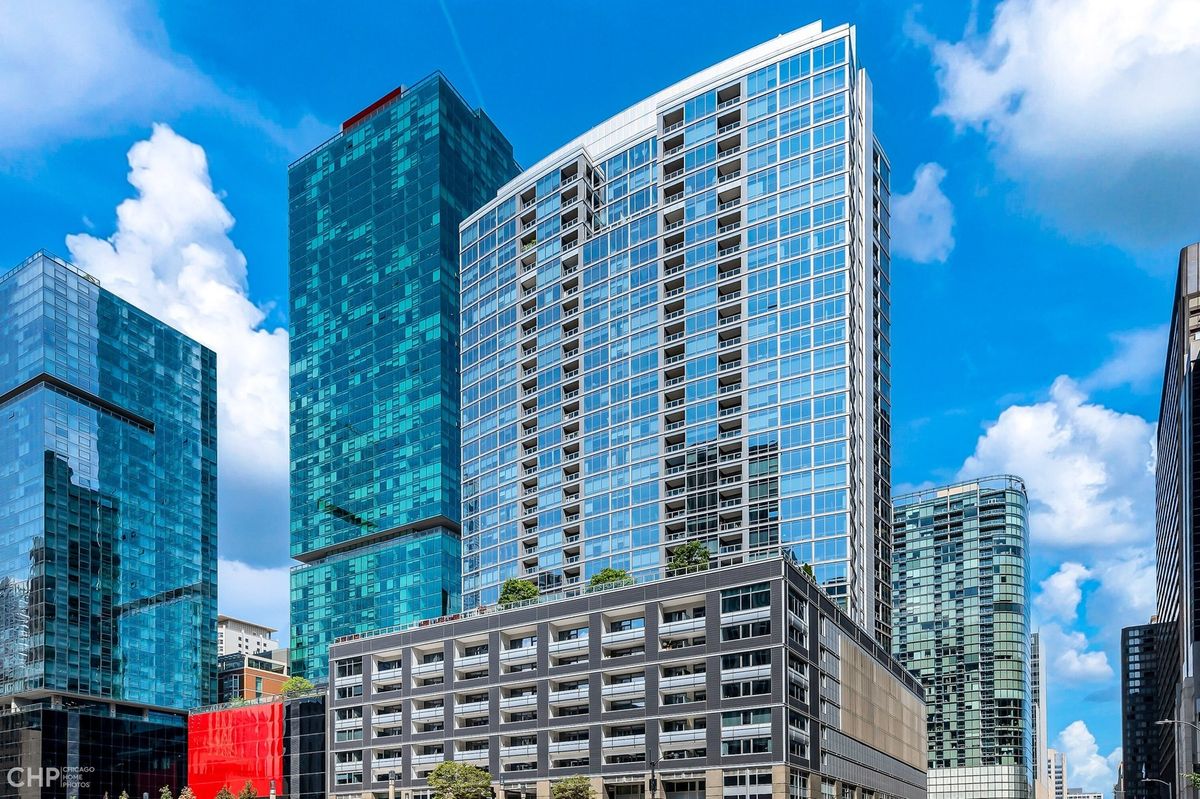 240 Illinois Street, Chicago, IL 60611