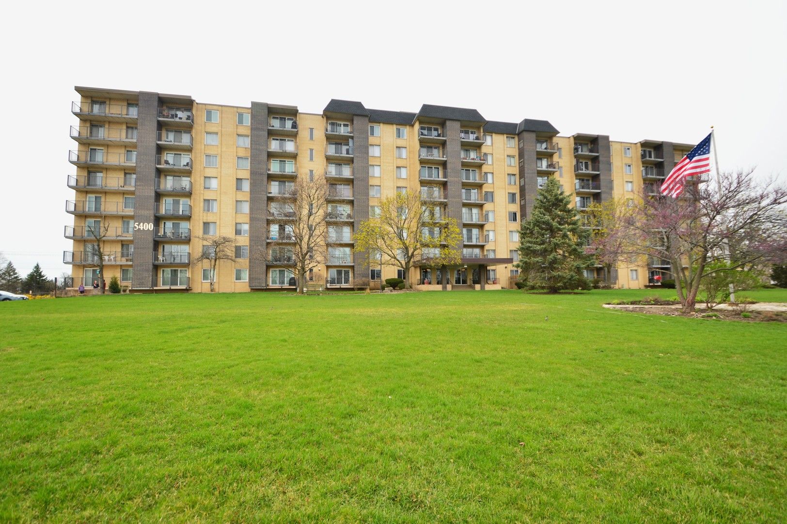 5400 Walnut Avenue #111 — Downers Grove, IL 60515