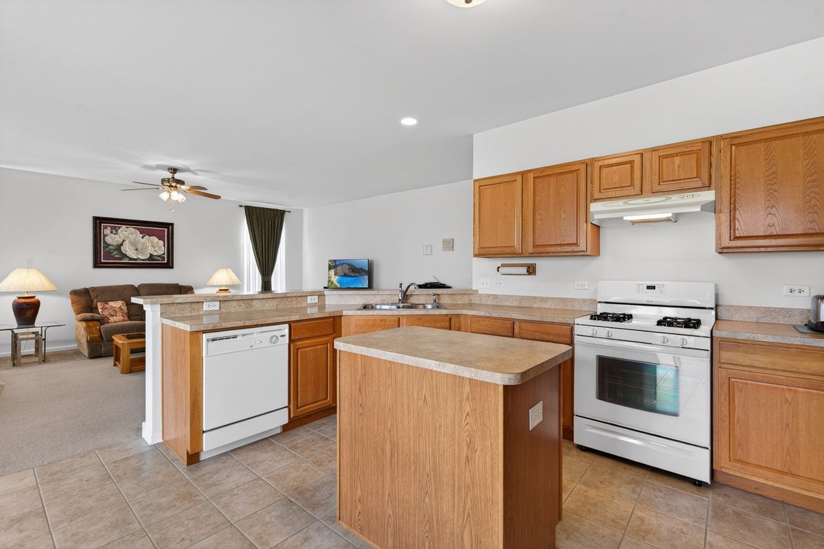 326 Copper Springs Lane, Elgin, IL 60124