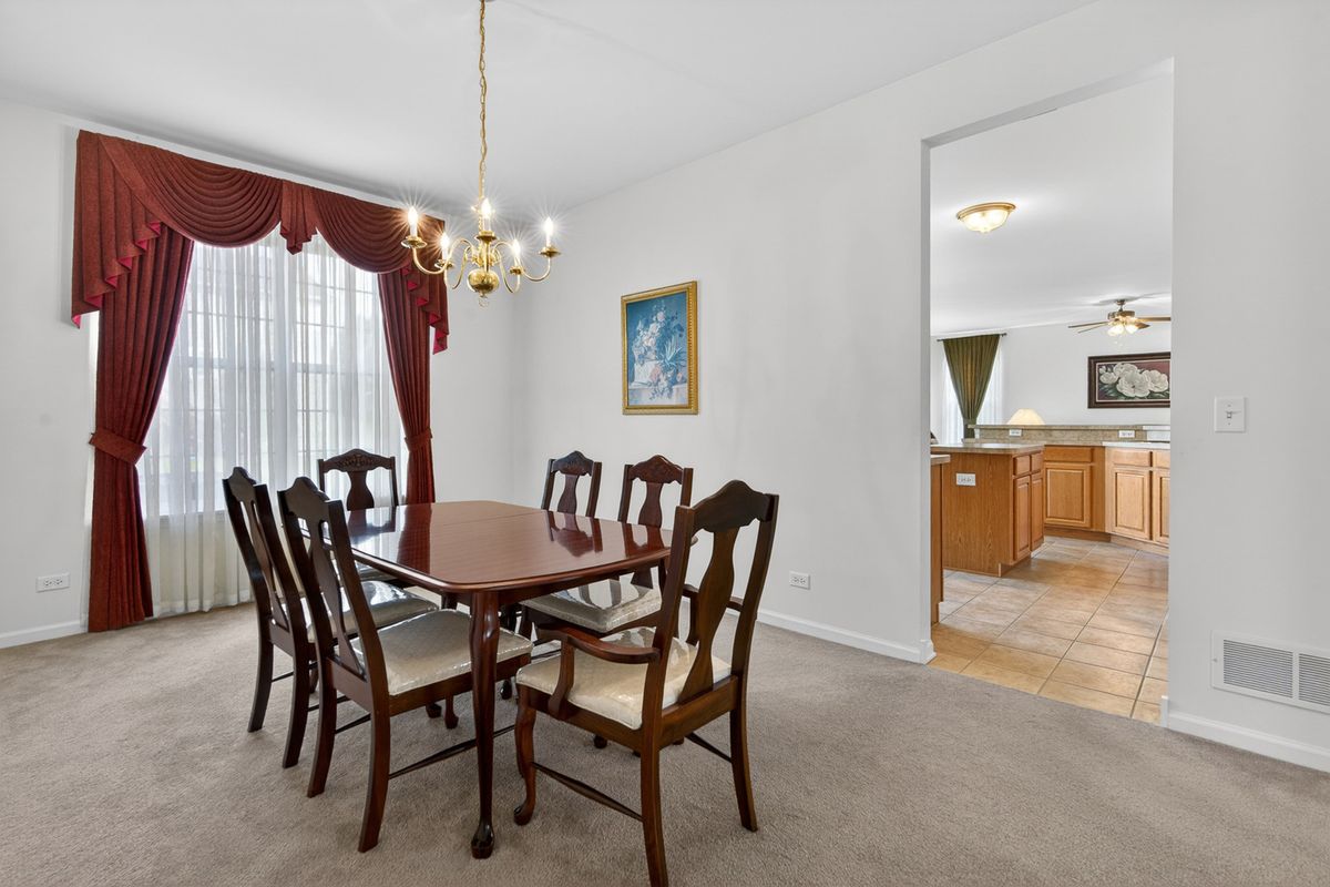 326 Copper Springs Lane, Elgin, IL 60124