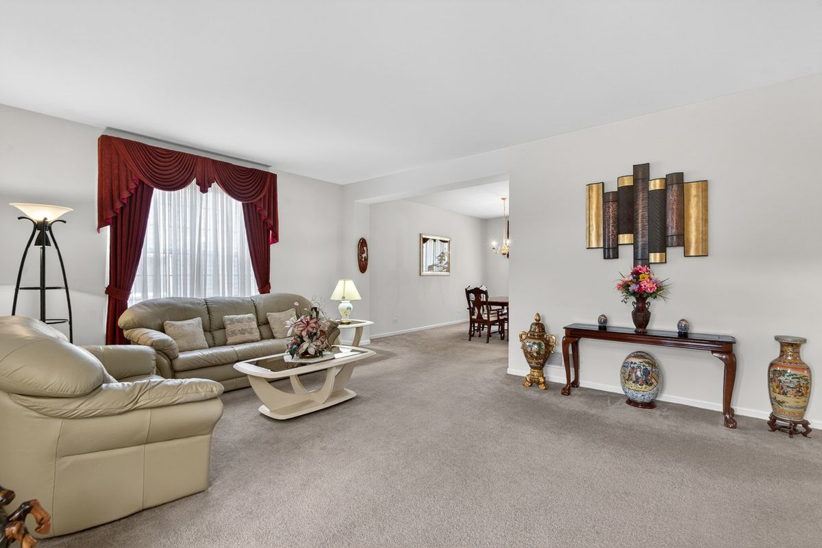 326 Copper Springs Lane, Elgin, IL 60124