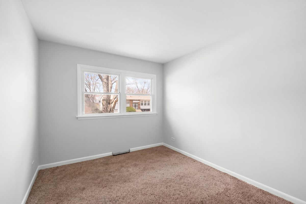 2808 Cherrywood Lane, Hazel Crest, IL 60429