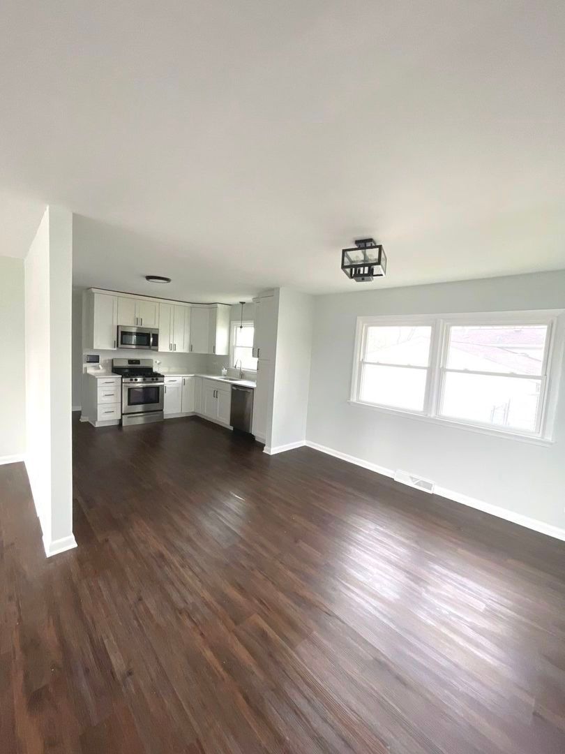 2808 Cherrywood Lane, Hazel Crest, IL 60429