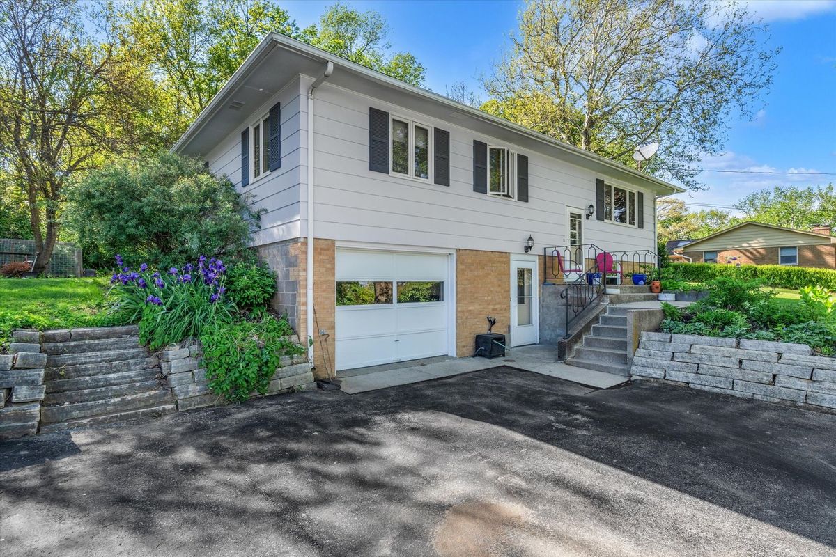 7016 131st Street, Coal Valley, IL 61240