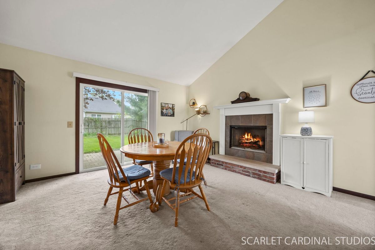 30W124 Wood Court, Warrenville, IL 60555