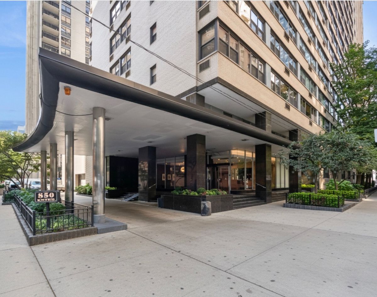 850 Dewitt Place, Chicago, IL 60611
