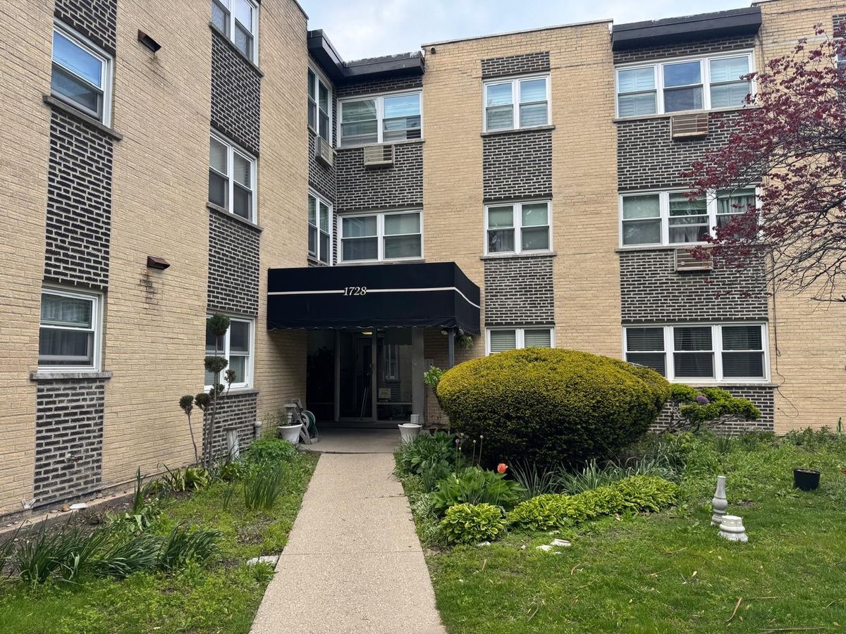 1728 FARWELL Avenue, Chicago, IL 60626