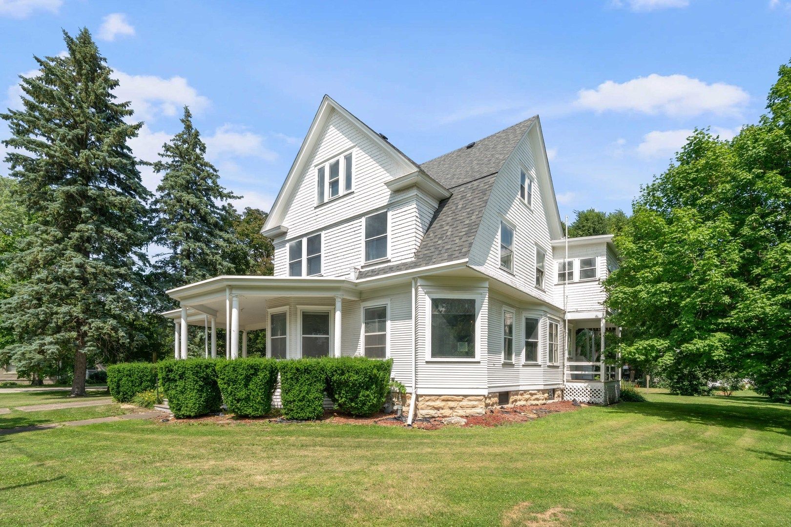 205 S Gage Street — Somonauk, IL 60552