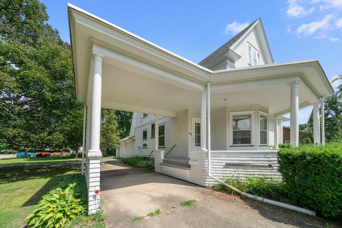 205 S Gage Street, Somonauk, IL 60552