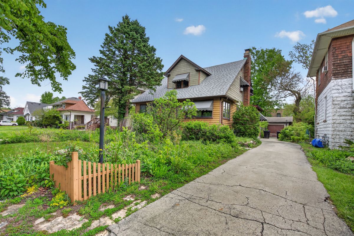 11427 Longwood Drive, Chicago, IL 60643
