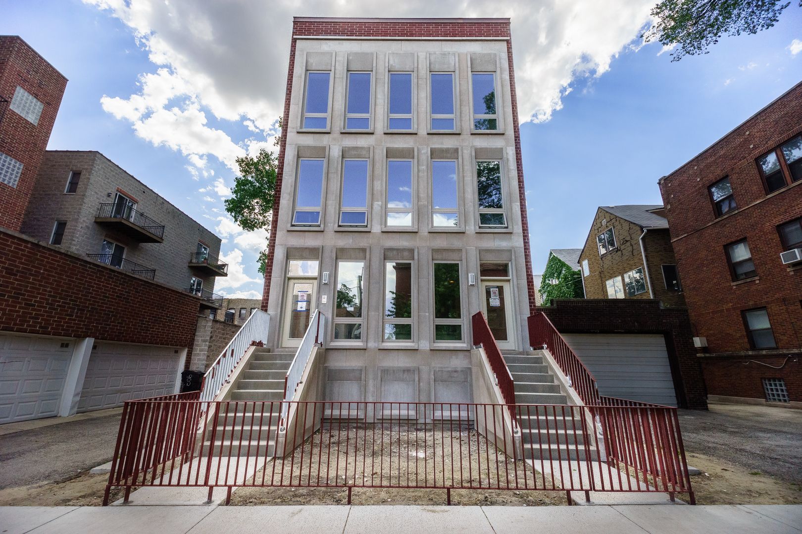 2812 N Mildred Avenue #1E — Chicago, IL 60657