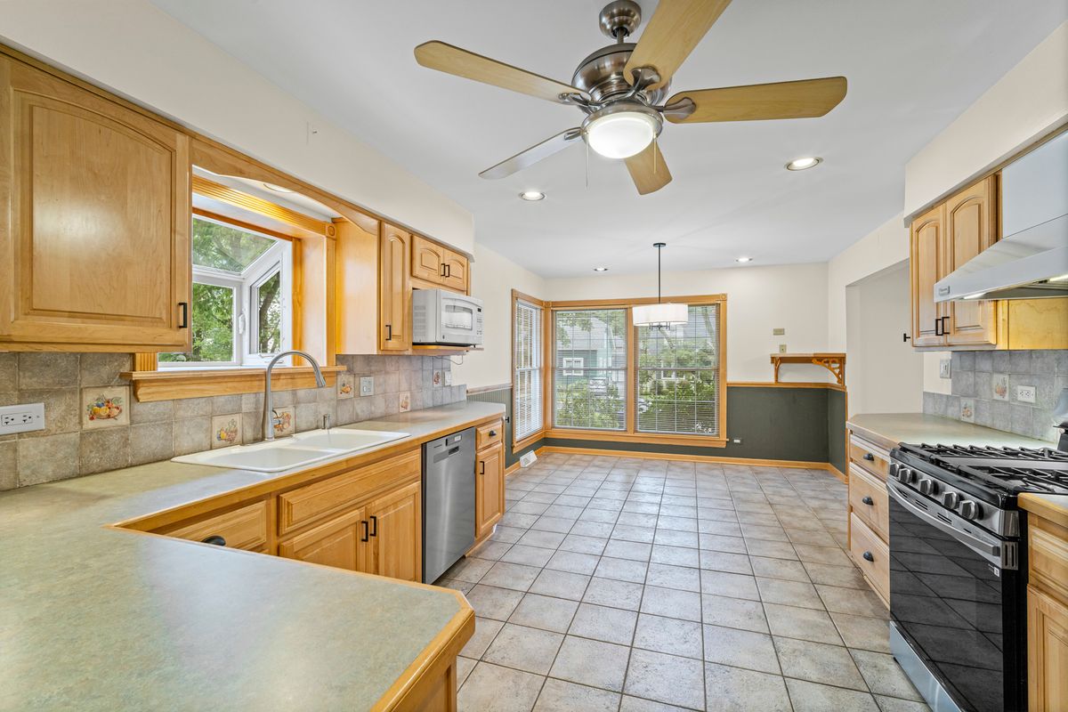 421 N Elm Street, Itasca, IL 60143