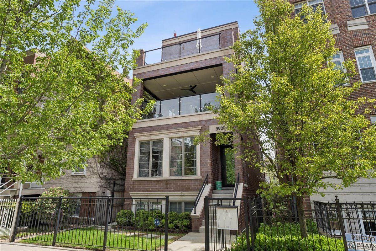 3929 Greenview Avenue, Chicago, IL 60613