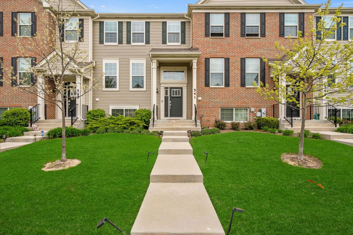 541 Cimmaron Circle, Crystal Lake, IL 60012