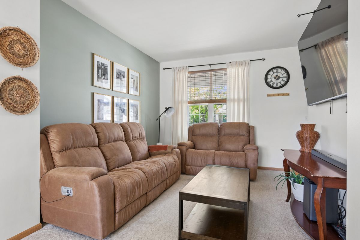 200 S Oak Street, Cortland, IL 60112