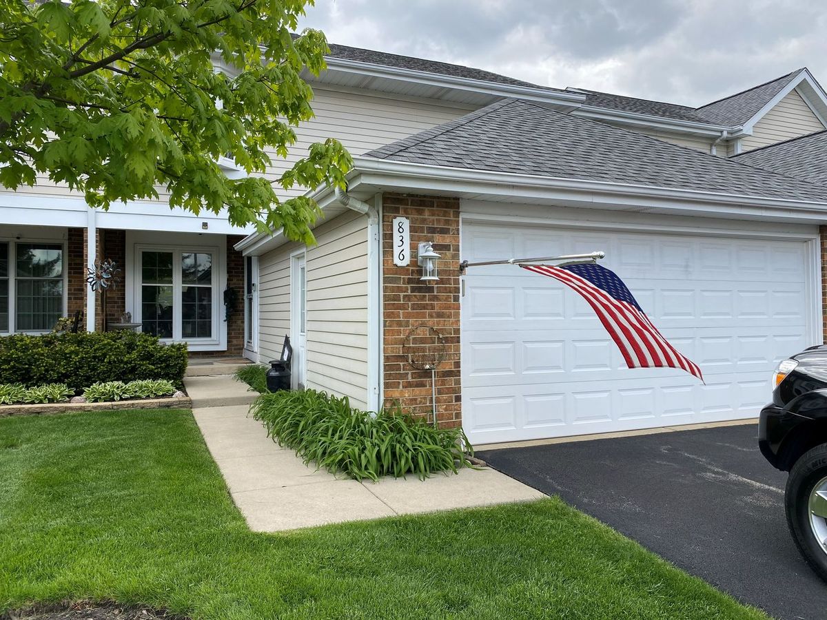 836 Golf Course Road, Crystal Lake, IL 60014