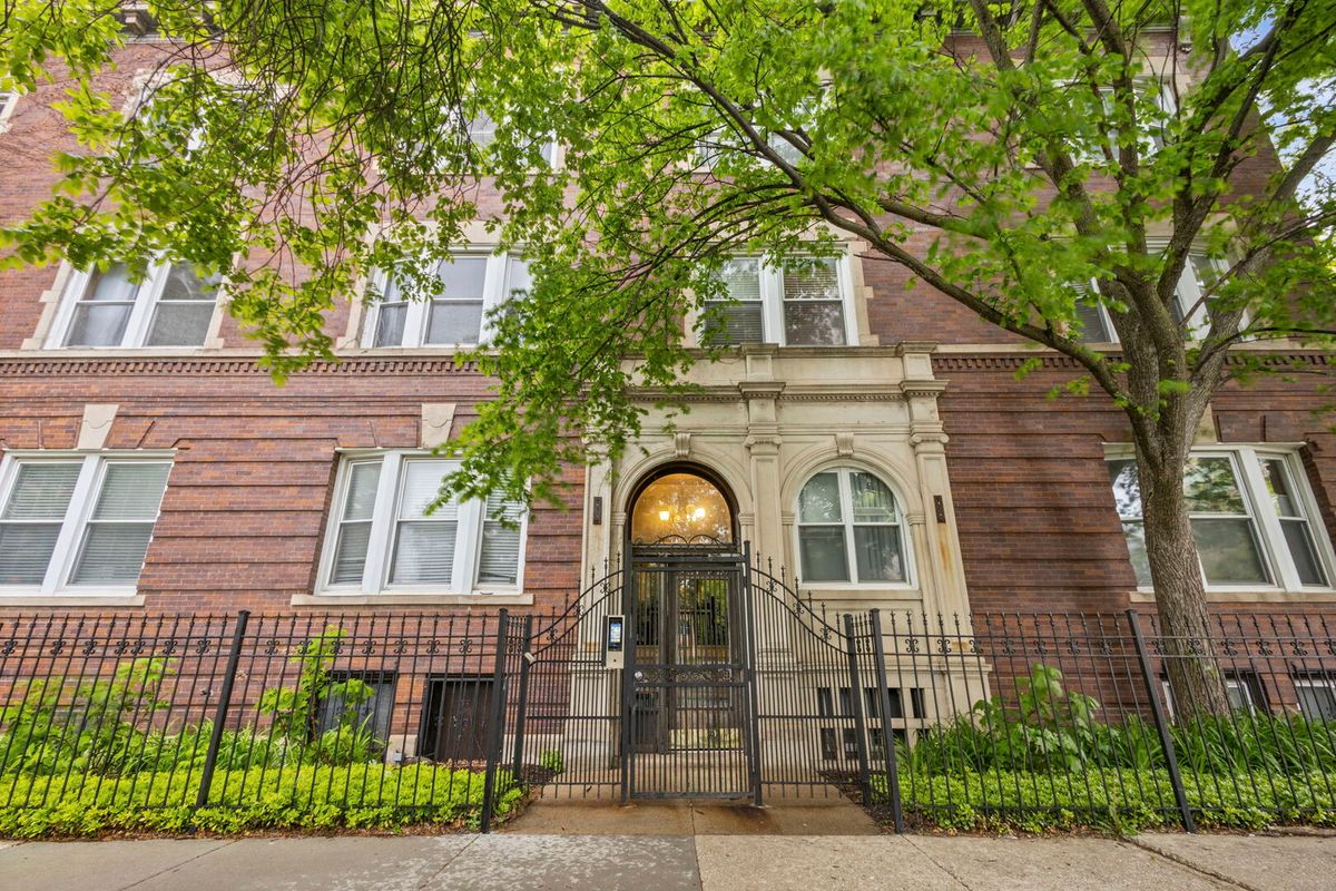 1426 Hyde Park Boulevard, Chicago, IL 60615