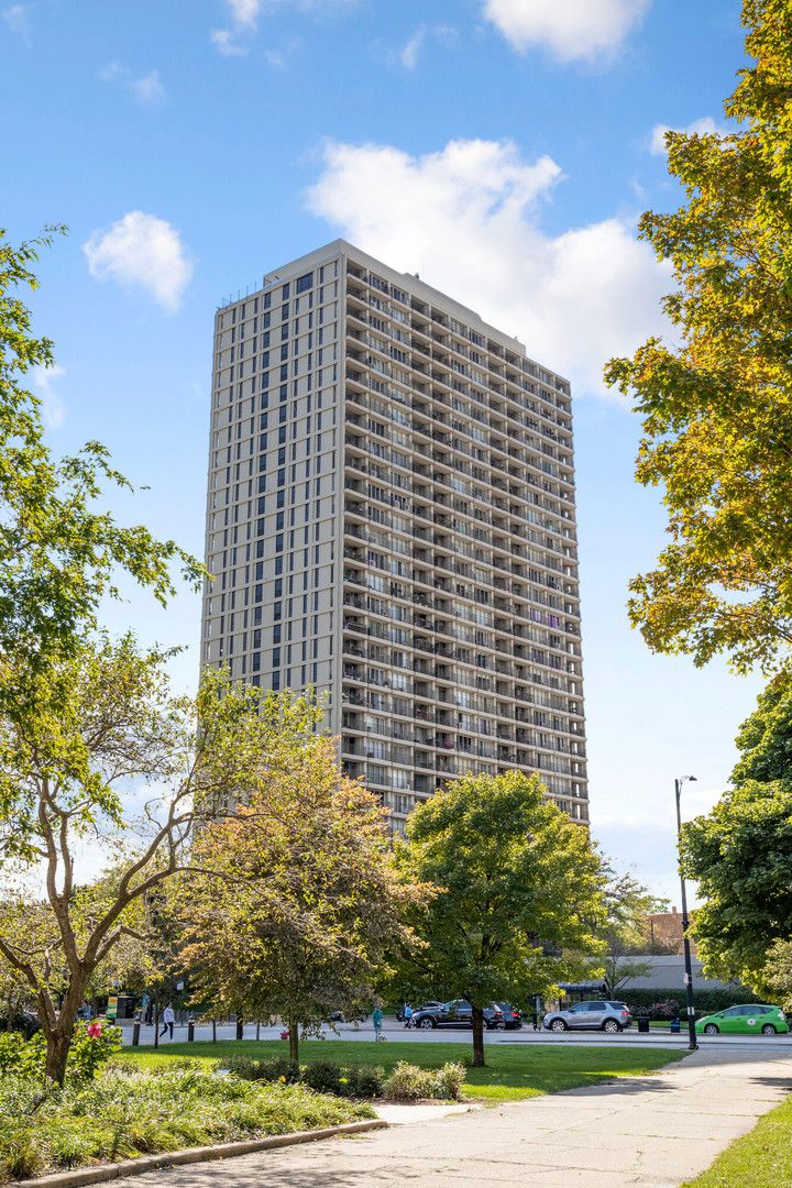 1960 N Lincoln Park West #2106