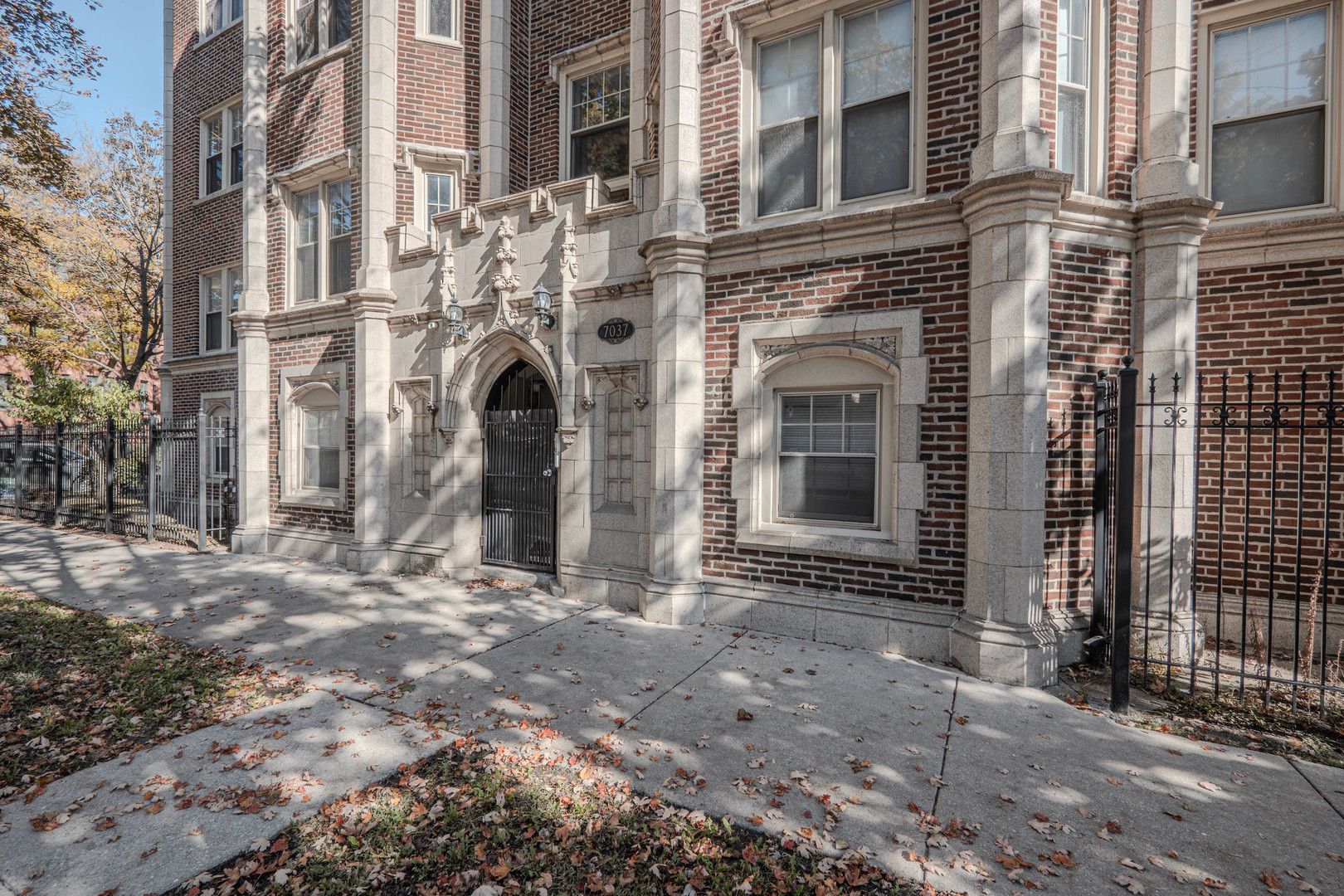 7037 S Crandon Avenue #219 — Chicago, IL 60649