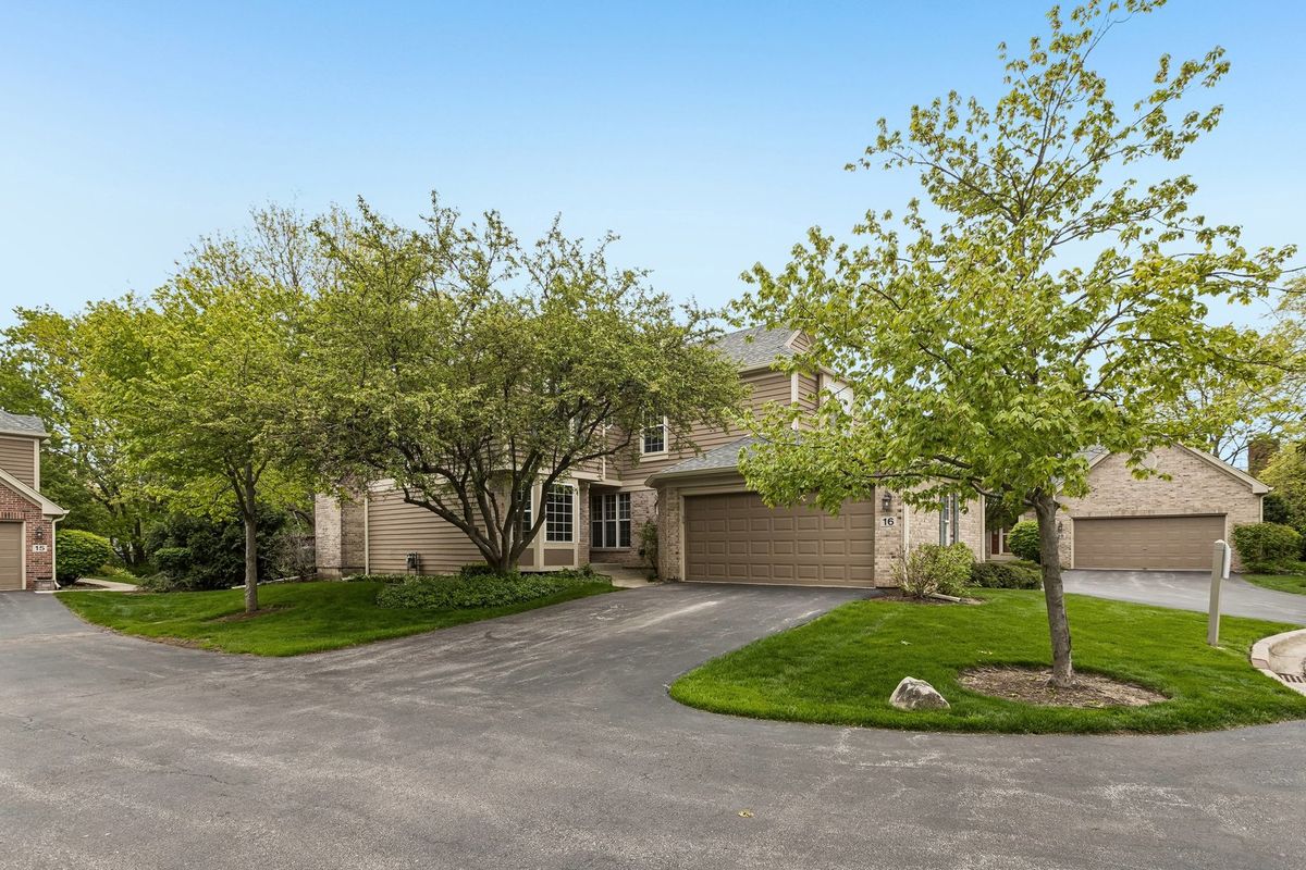 16 Wimbledon Court, Lincolnshire, IL 60069