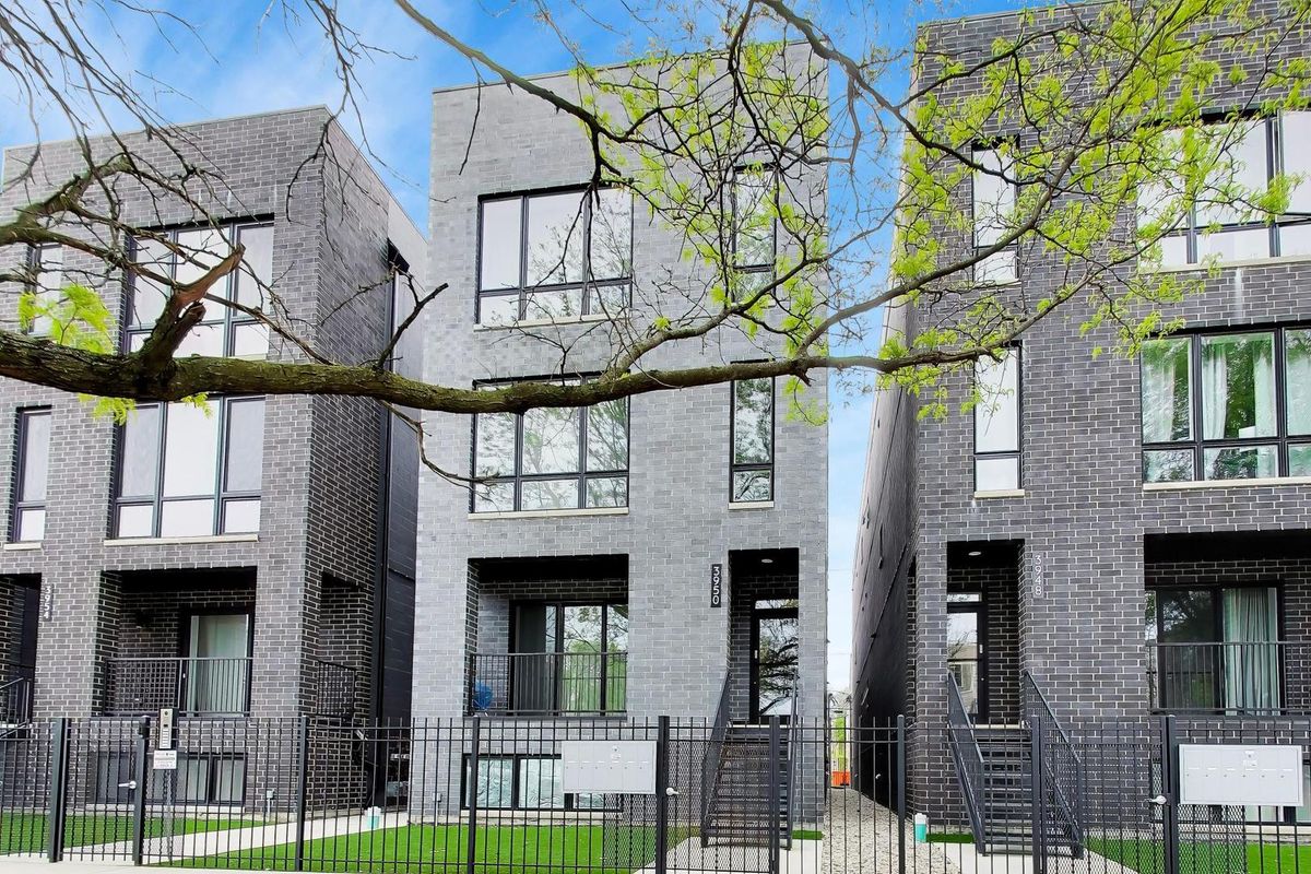 4117 Indiana Avenue, Chicago, IL 60653