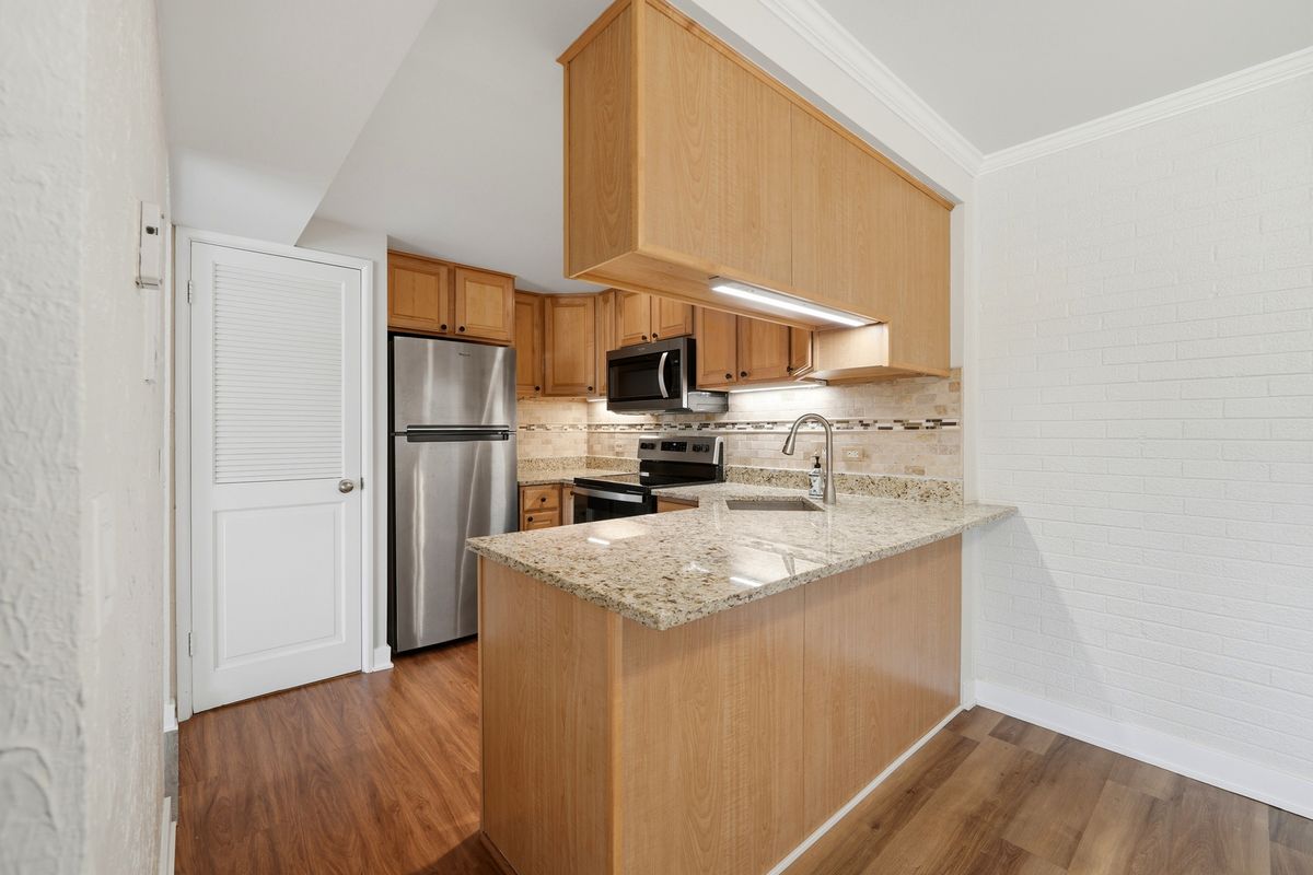75 6th Avenue #304, La Grange, IL 60525