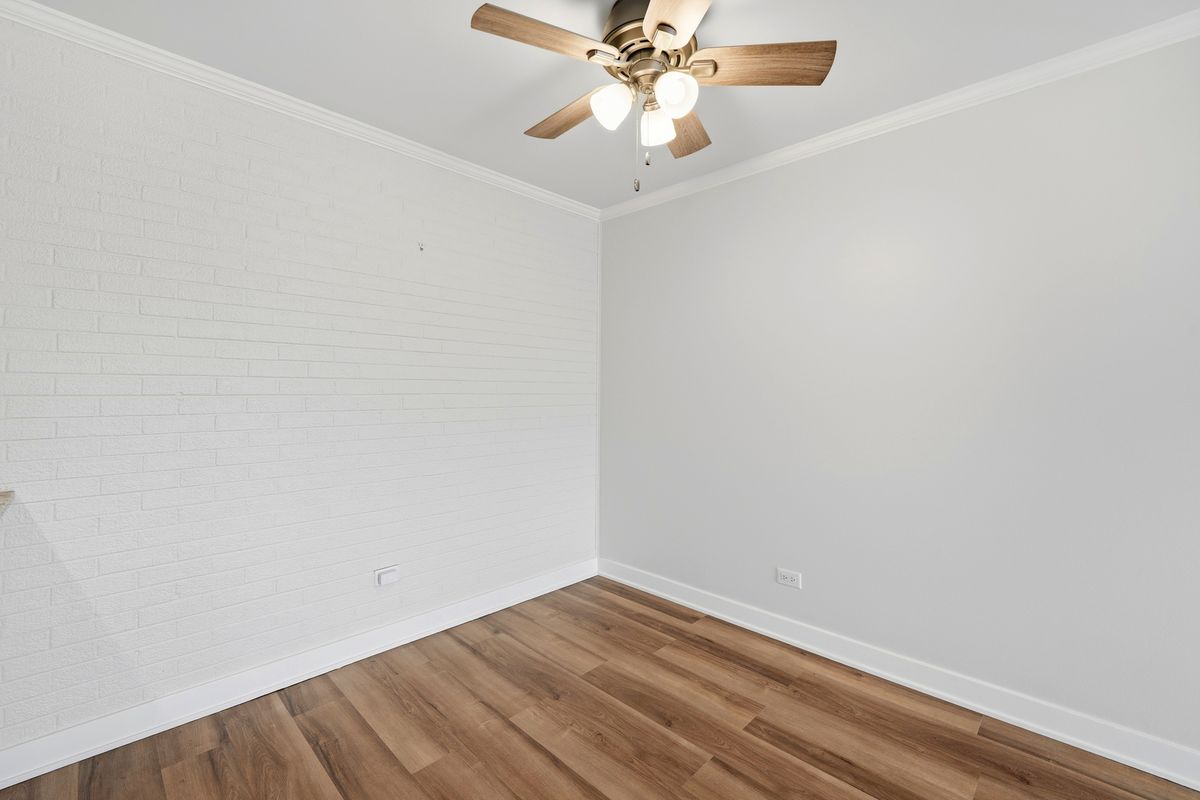 75 6th Avenue #304, La Grange, IL 60525
