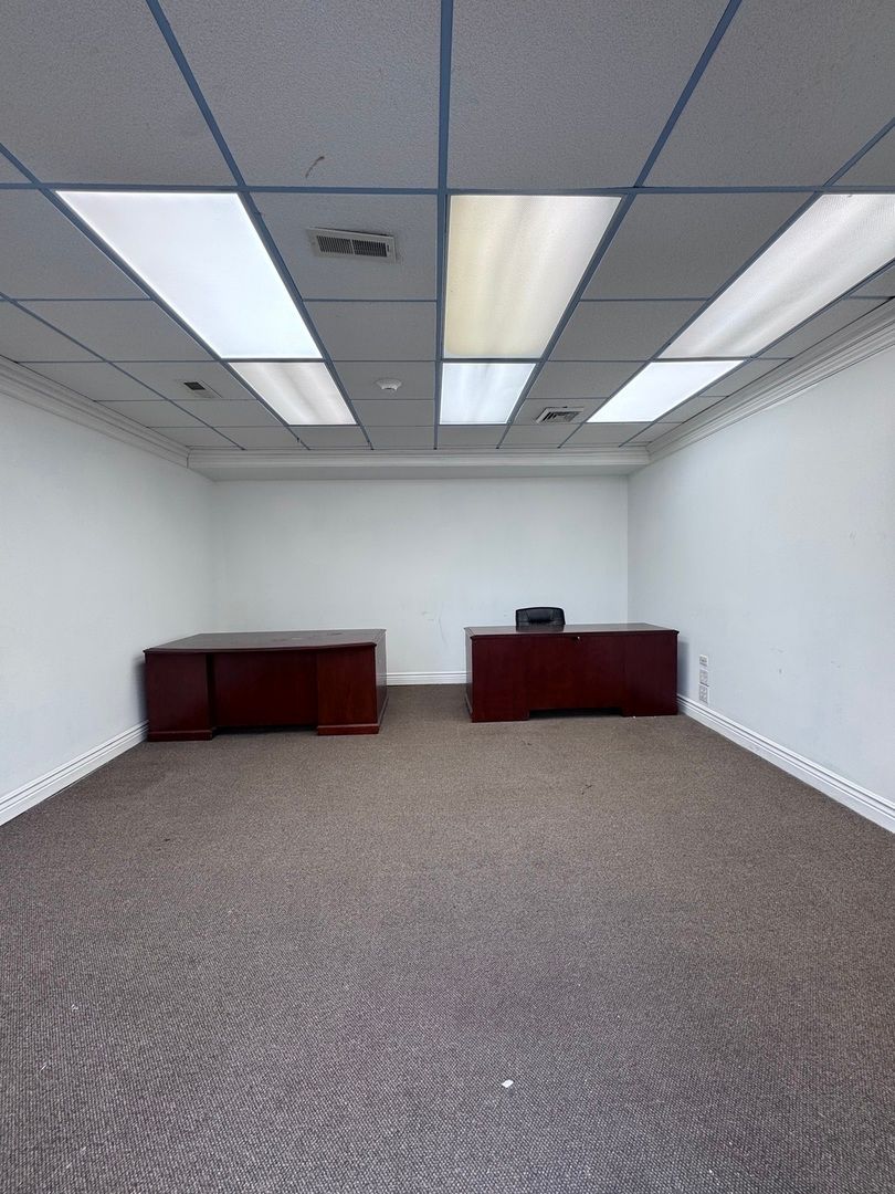 10500 SOUTHWEST Highway #G1, Chicago Ridge, IL 60415