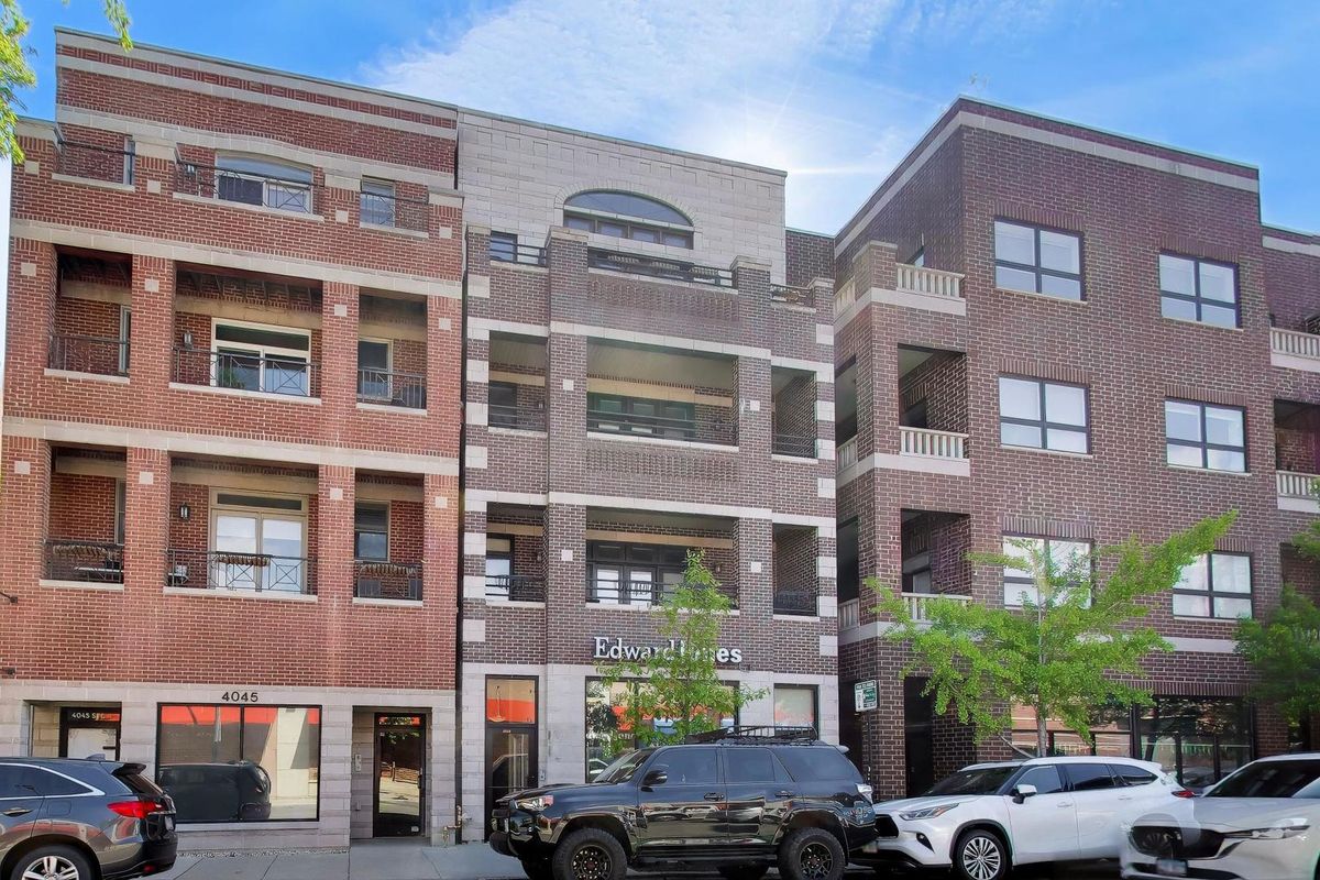 4043 Damen Avenue, Chicago, IL 60618