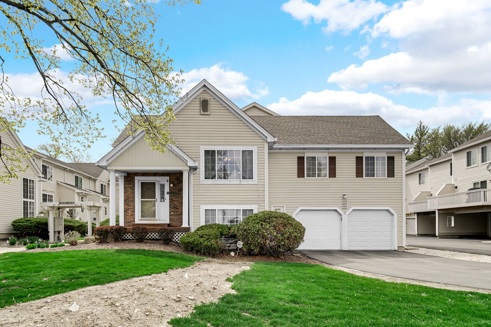 1621 Liberty Street — Hanover Park, IL 60133