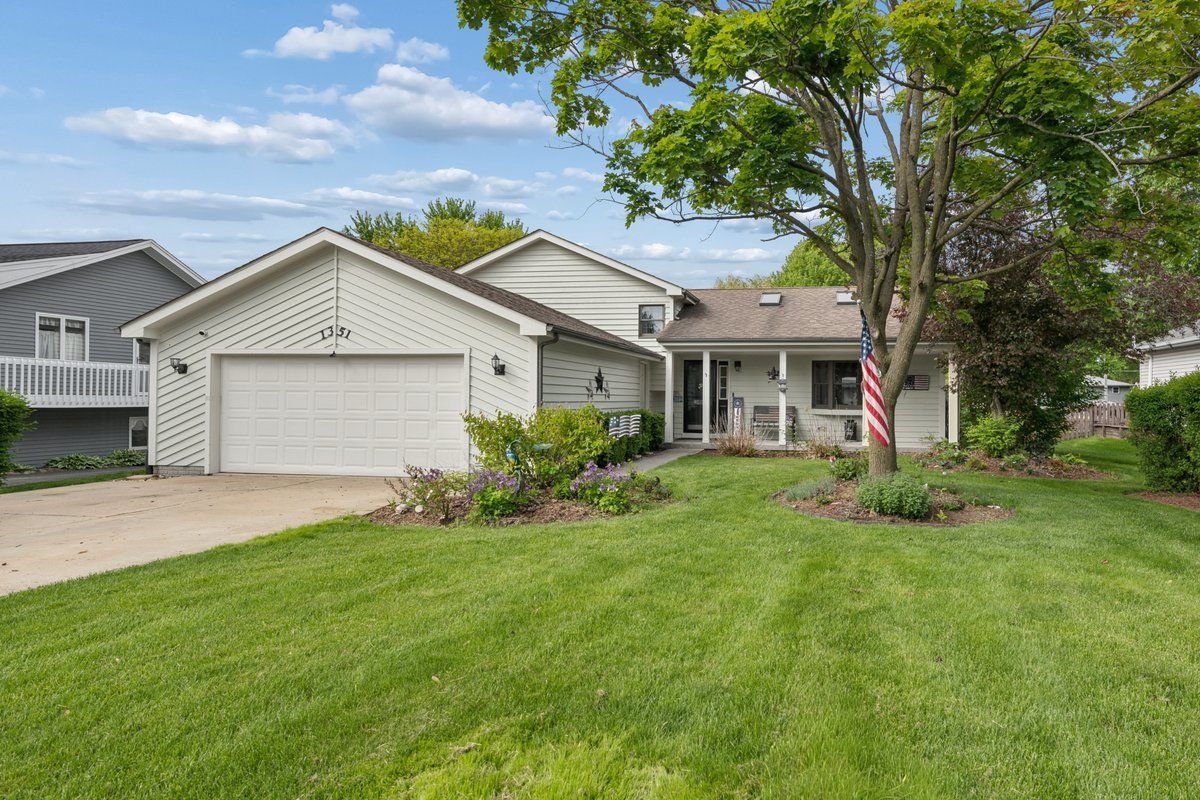 1351 Reva Lane — Lake Holiday, IL 60548