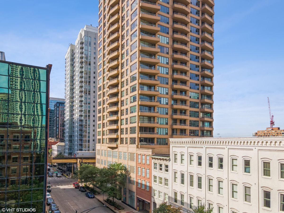 200 JEFFERSON Street, Chicago, IL 60661