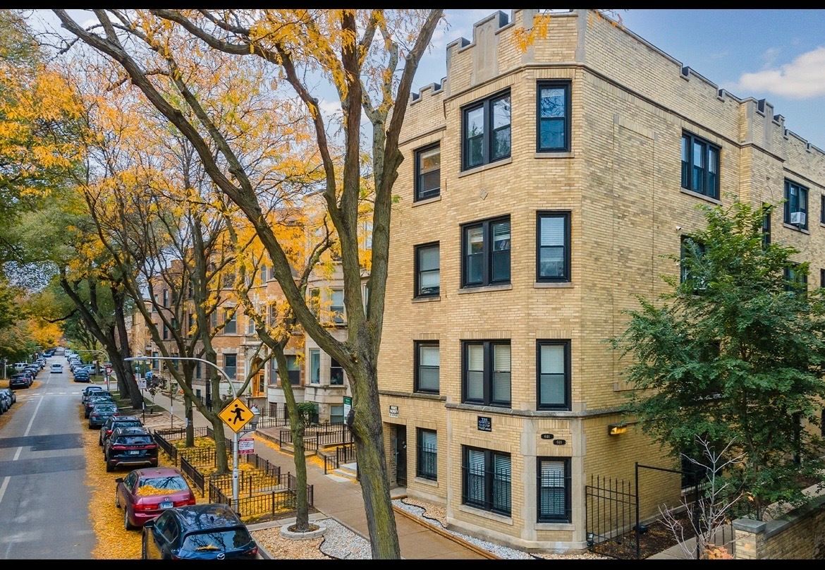 646 Roscoe Street, Chicago, IL 60657