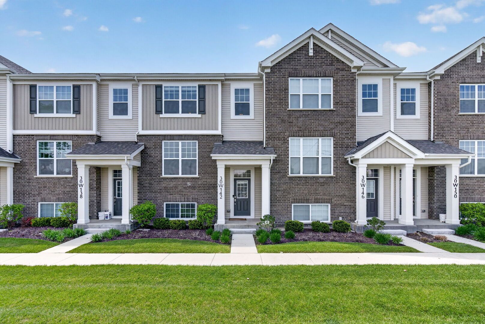 30W142 Wheeler Circle — Warrenville, IL 60563