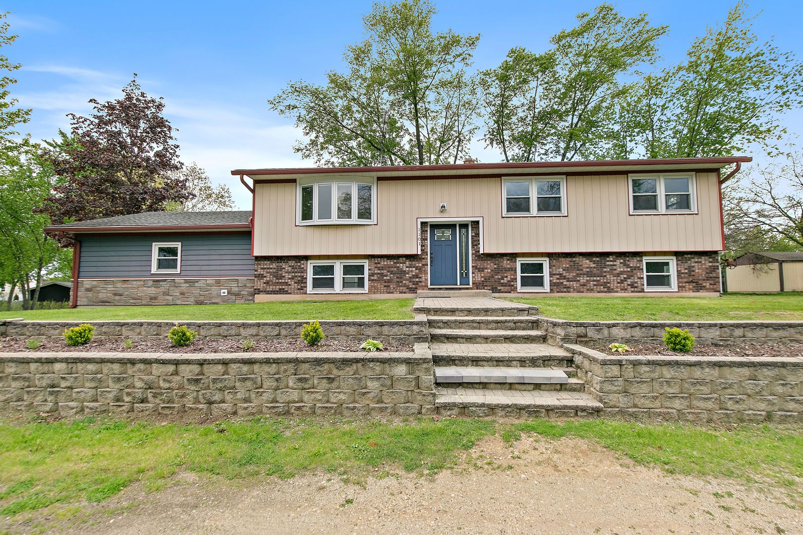 1101 Burr Street — Lake In The Hills, IL 60156