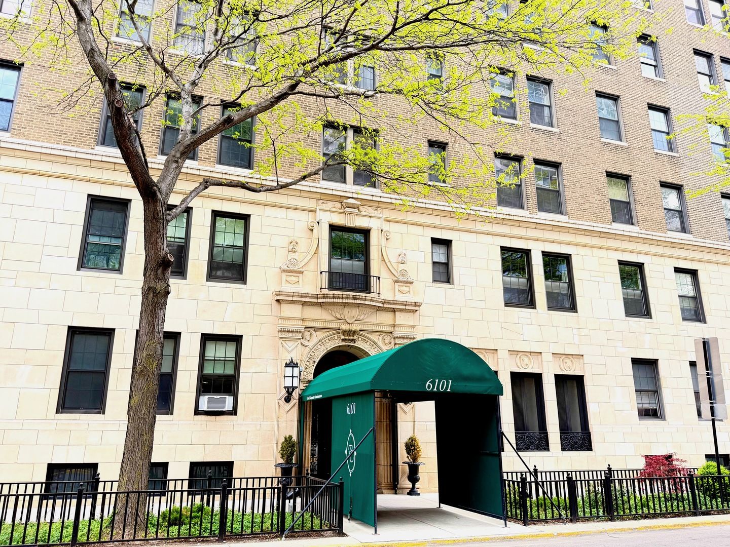 6101 N Sheridan Road #11E — Chicago, IL 60660